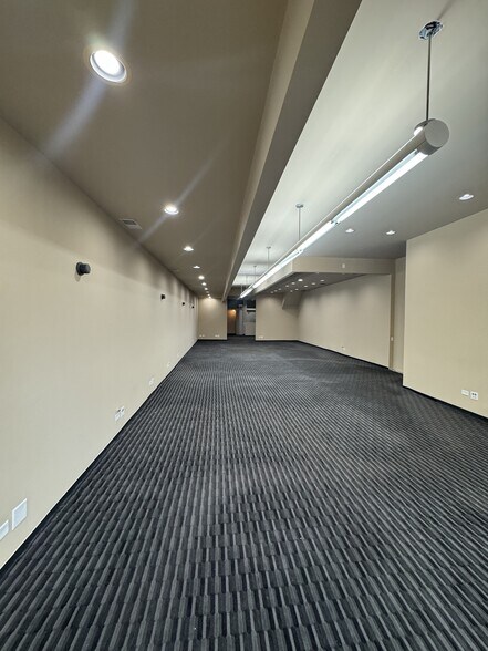 More Photos Of 421 W North Ave, Chicago Storefront Retail Office For Lease