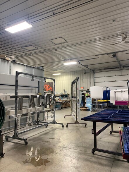 More Photos Of 8635 Hollander Dr, Franksville Manufacturing For Lease