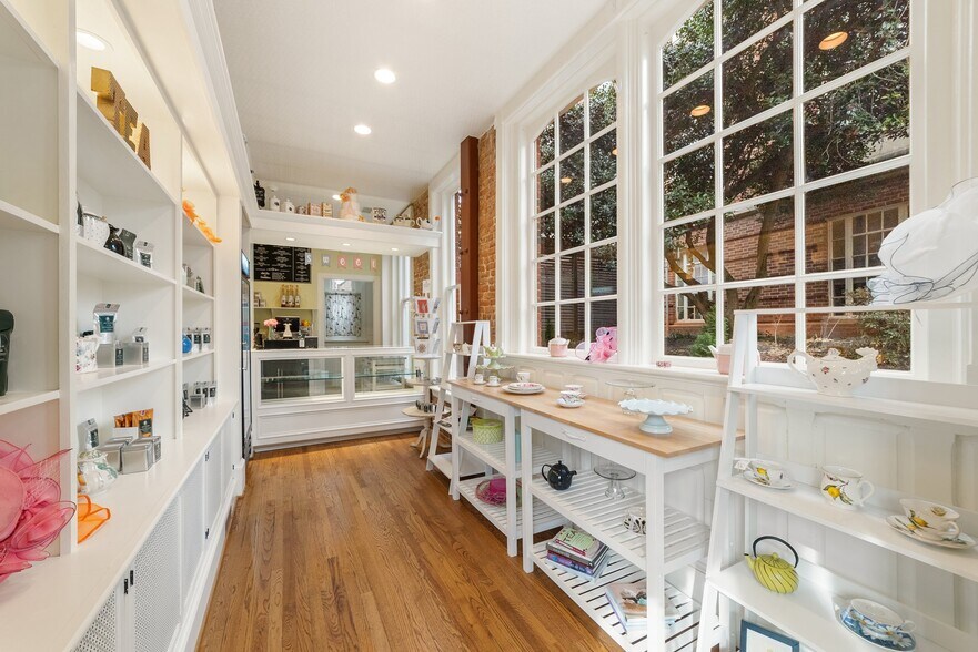 More Photos Of 12 Culpeper St, Warrenton Restaurant For Sale