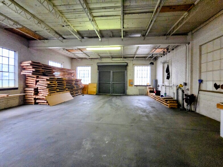 More Photos Of 1416 Lewis St, Charleston Warehouse For Sale