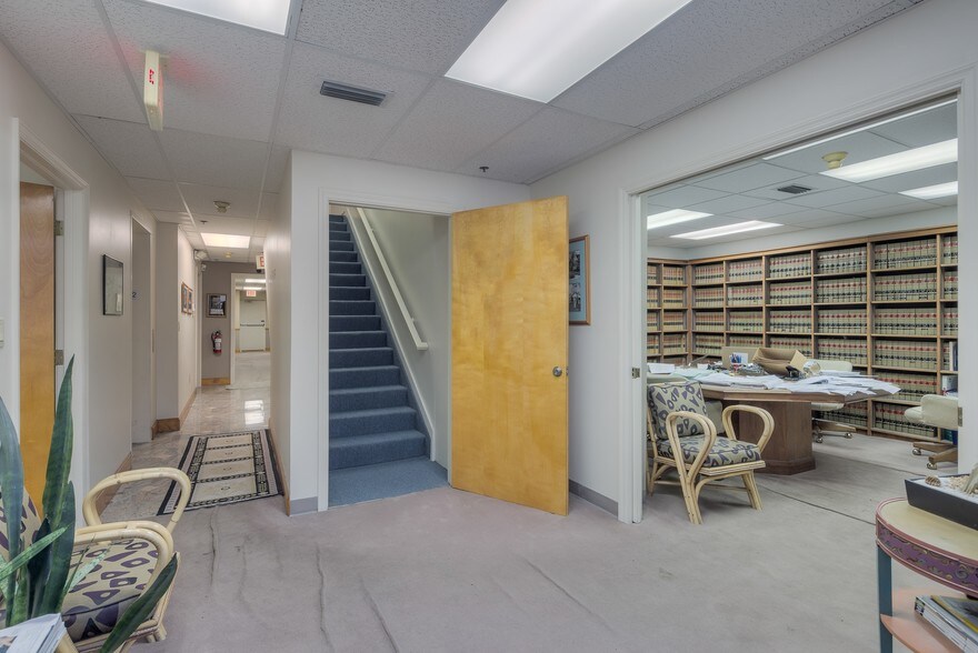 More Photos Of 100-108 S Miami Ave, Miami Freestanding For Lease