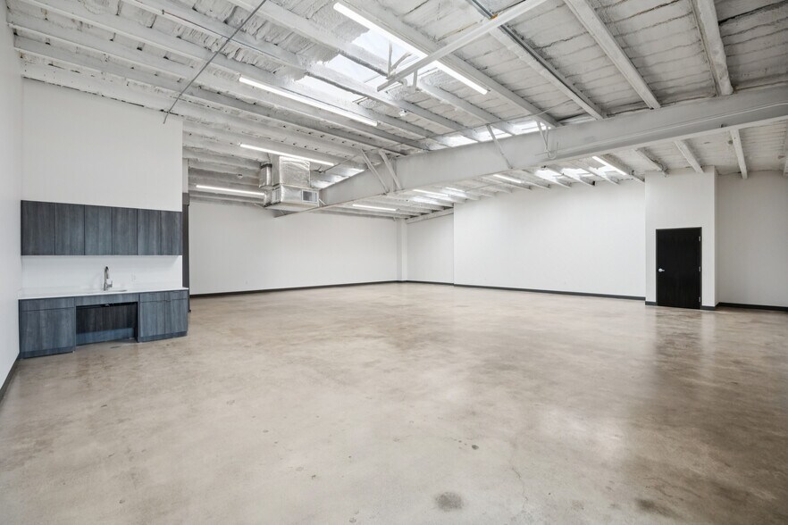 More Photos Of 4763 Vicksburg St, Dallas Distribution For Lease