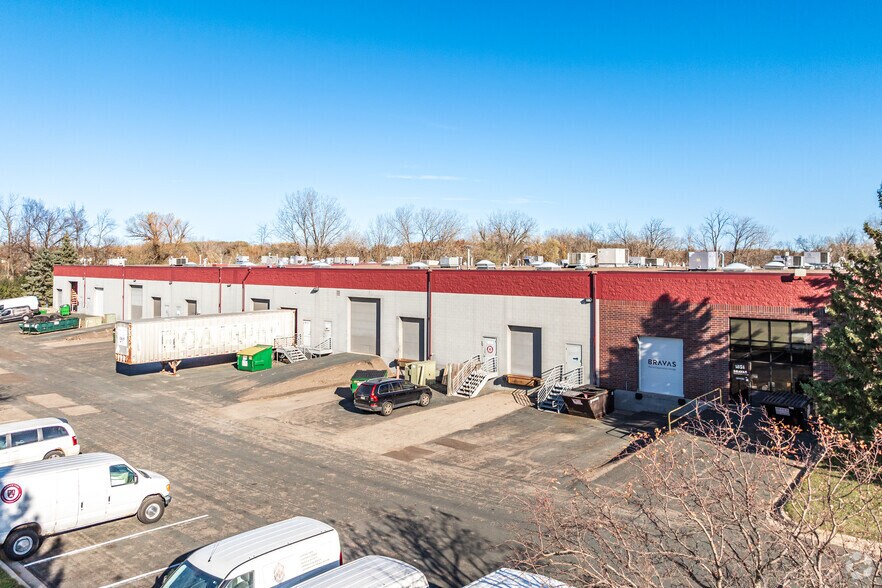 More Photos Of 1851-1865 Buerkle Rd, White Bear Lake Distribution For Lease