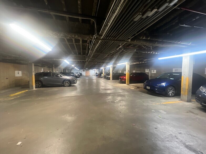 More Photos Of 11940 Metropolitan Ave, Kew Gardens Apartments For Lease