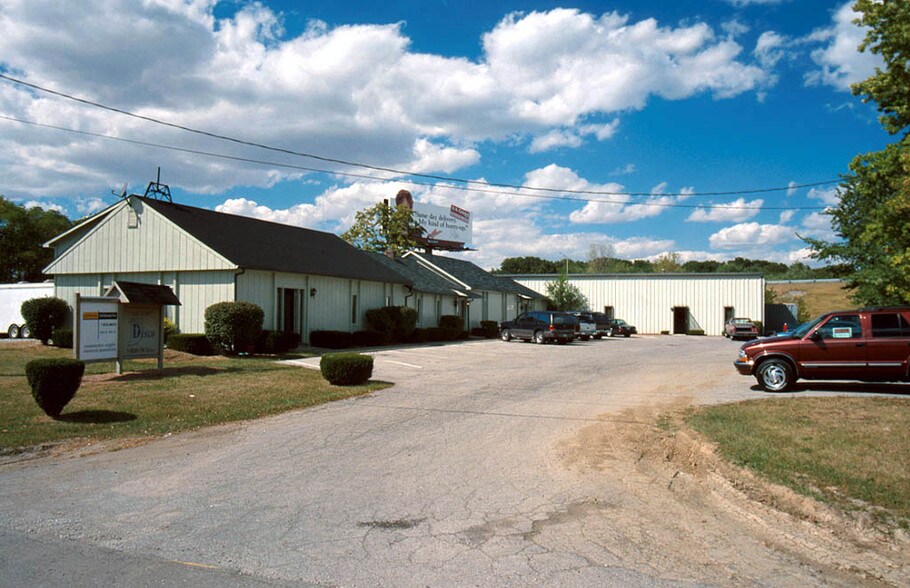 More Photos Of 5500 W 96th St, Indianapolis Warehouse For Lease