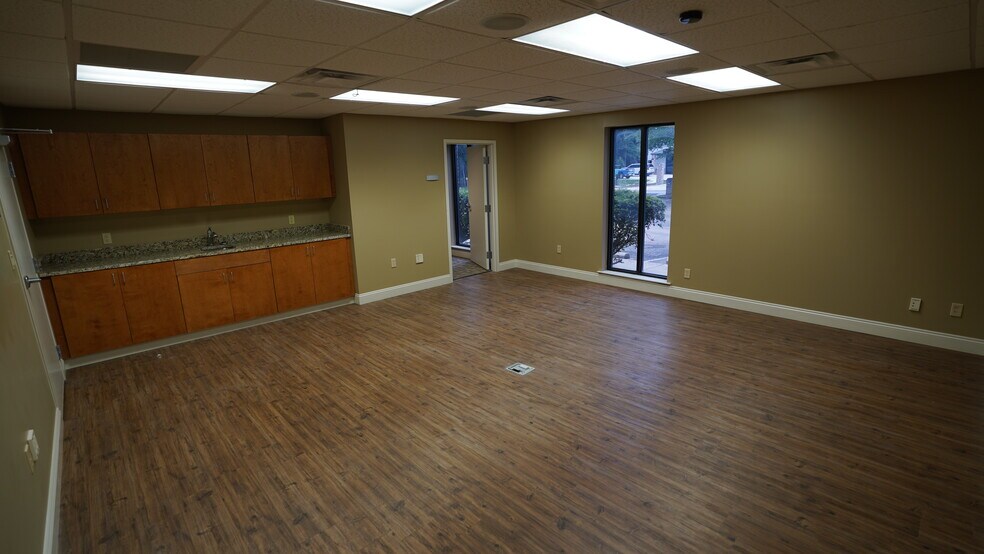 More Photos Of 7923 Airway Park Dr, Mobile Office For Sale
