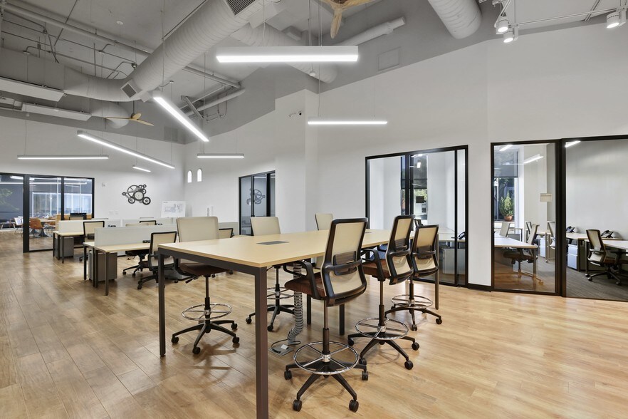 More Photos Of 5301 Alpha Rd, Dallas Coworking Space