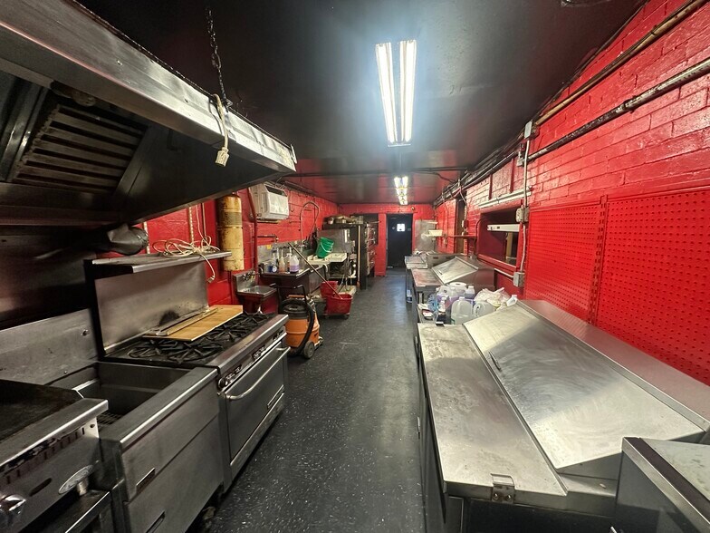 More Photos Of 2201 Hyde Park Blvd, Niagara Falls Restaurant For Sale