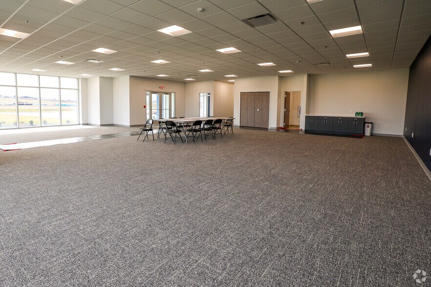 More Photos Of Turnpike Commerce Center, Shalersville Distribution For Sale