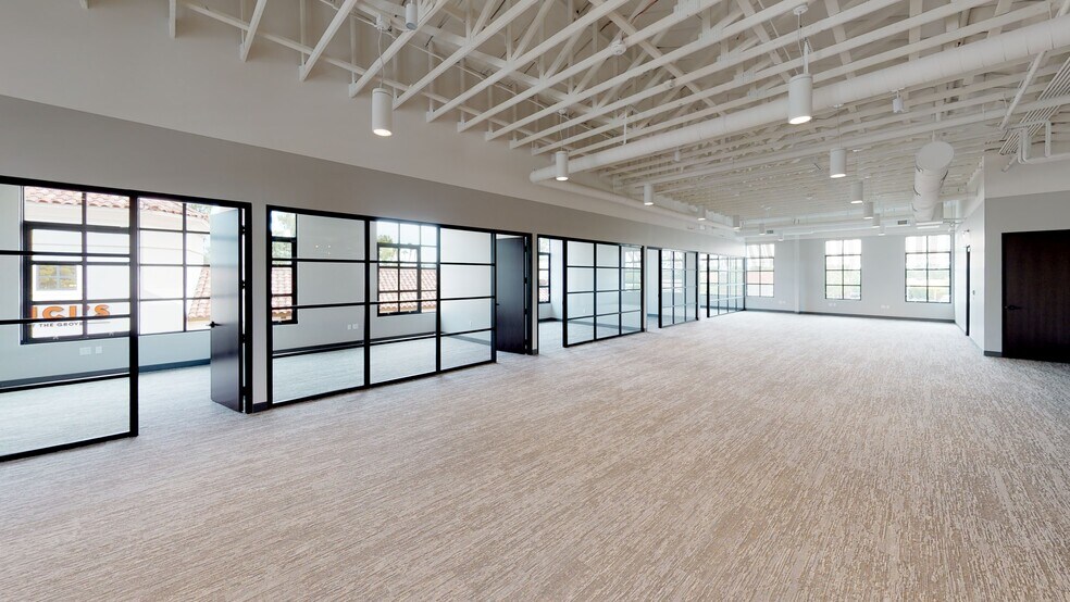 More Photos Of 7300 N Via Paseo Del Sur, Scottsdale Loft Creative Space For Lease
