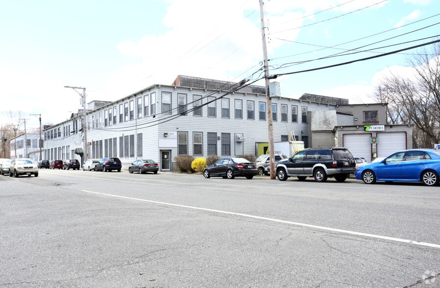 More Photos Of 35 Tripp St, Framingham Warehouse For Lease