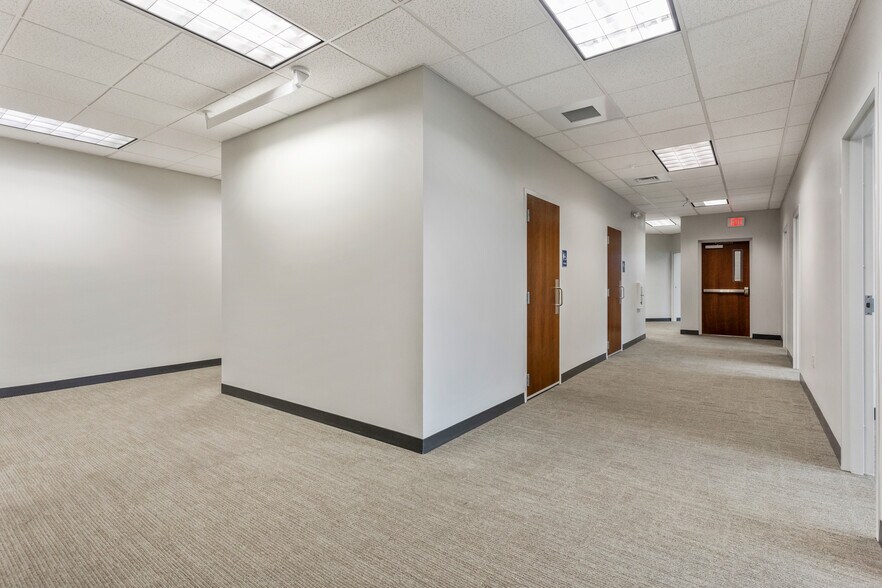 More Photos Of 201 Ferry St SE, Salem Office For Lease