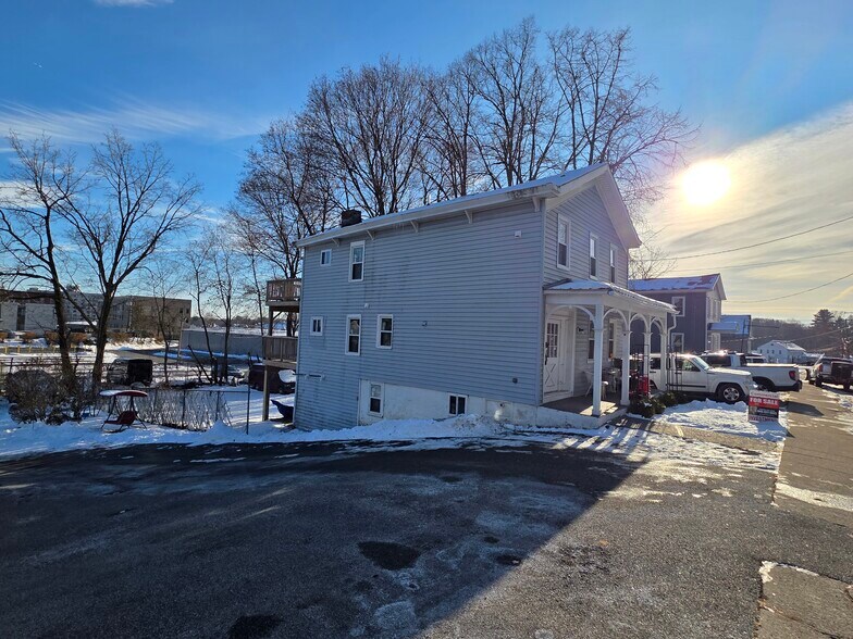 More Photos Of 25 Mill St, Middletown Storefront Retail Residential For Sale