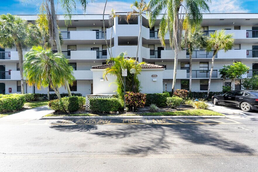 More Photos Of 1900 N University Dr, Pembroke Pines Office For Lease