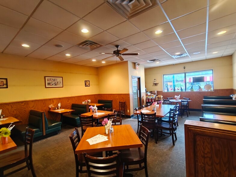 More Photos Of 2565 E 7th Ave, North Saint Paul Restaurant For Sale