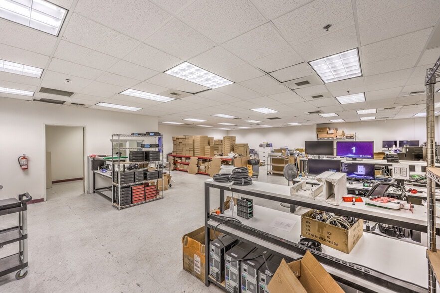 More Photos Of 2455 W Cheyenne Ave, North Las Vegas Light Manufacturing For Lease