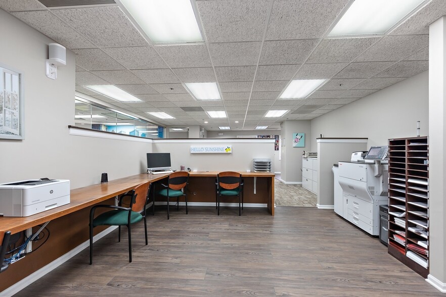 More Photos Of 1015-1025 W Wise Rd, Schaumburg Office For Sale