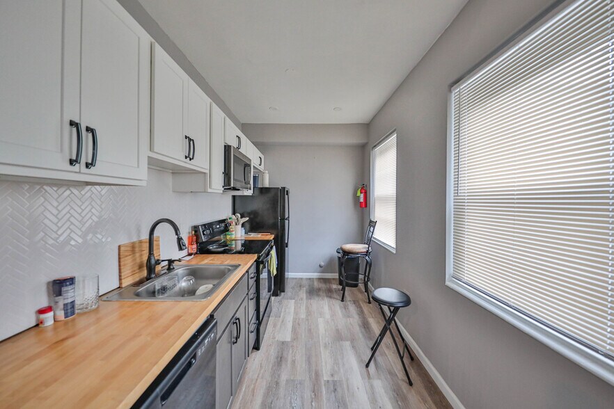 More Photos Of 123 N 2nd St, Easton Apartments For Sale