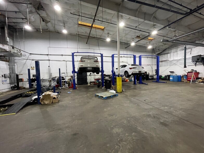 More Photos Of 9075-9125 Antique Way, Manassas Warehouse For Lease