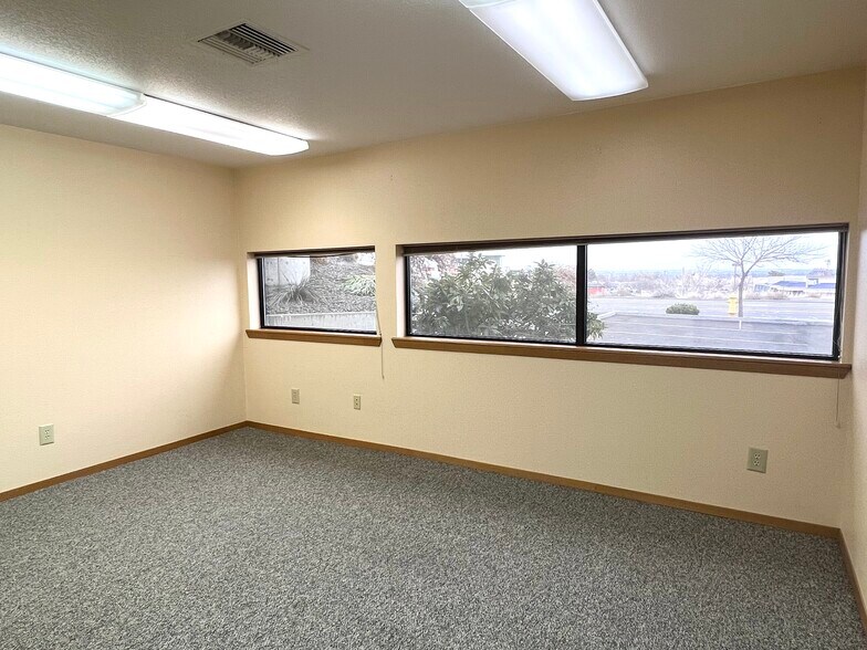 More Photos Of 7409 W Grandridge Blvd, Kennewick Office For Lease