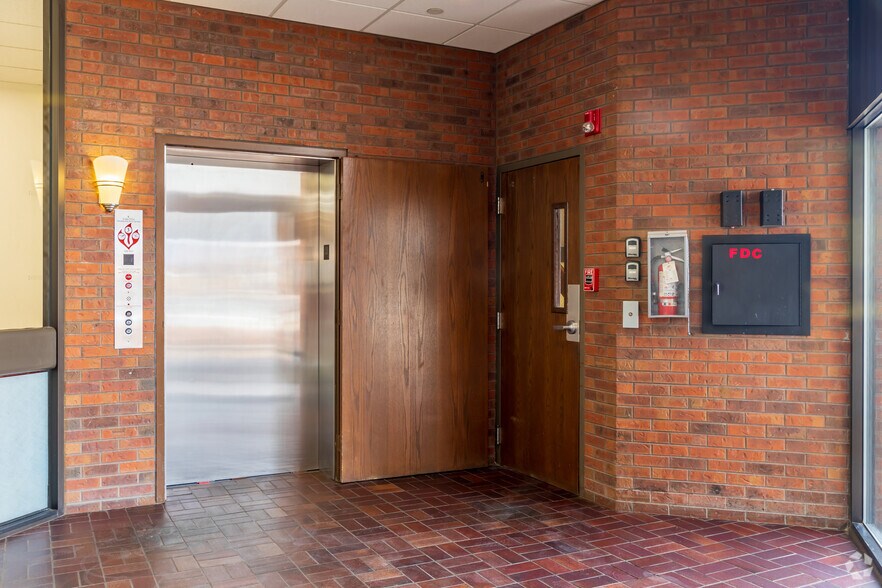 More Photos Of 9350 E Arapahoe Rd, Greenwood Village Office For Lease