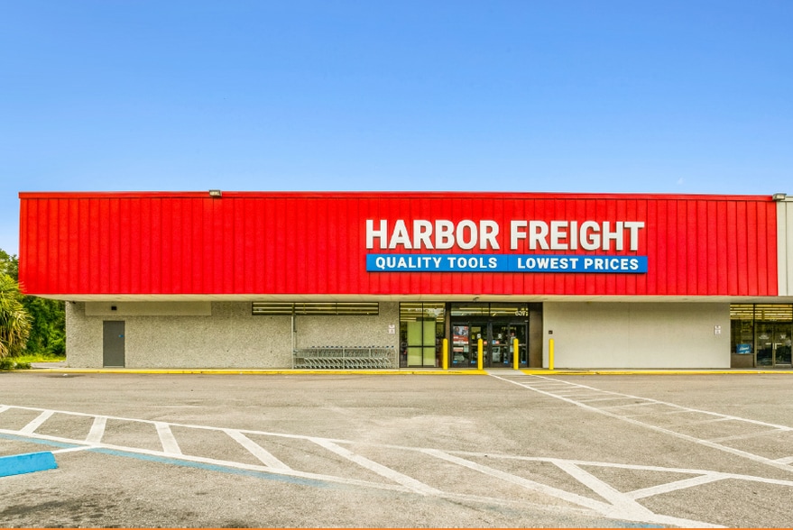 More Photos Of 801-840 S Walnut St, Starke General Retail For Sale
