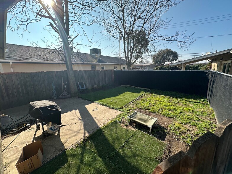 More Photos Of 150 N Acacia Ave, Ripon Multifamily For Sale