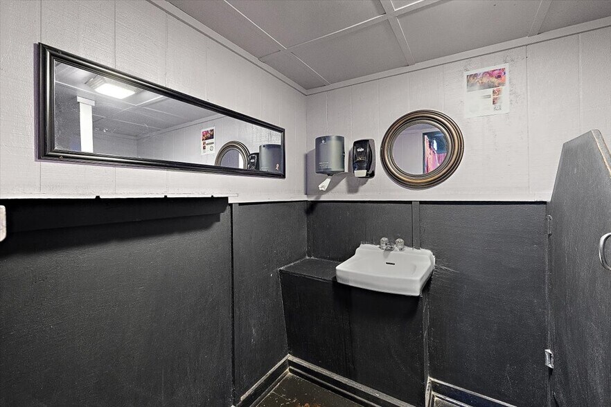 More Photos Of 7 Center st, Folly Beach General Retail For Sale