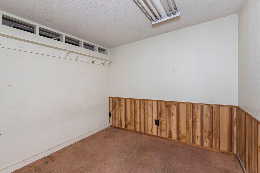 More Photos Of 825 MO-59, Carthage Industrial For Lease