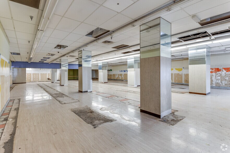 More Photos Of 215 S Broad St, Philadelphia Office For Lease