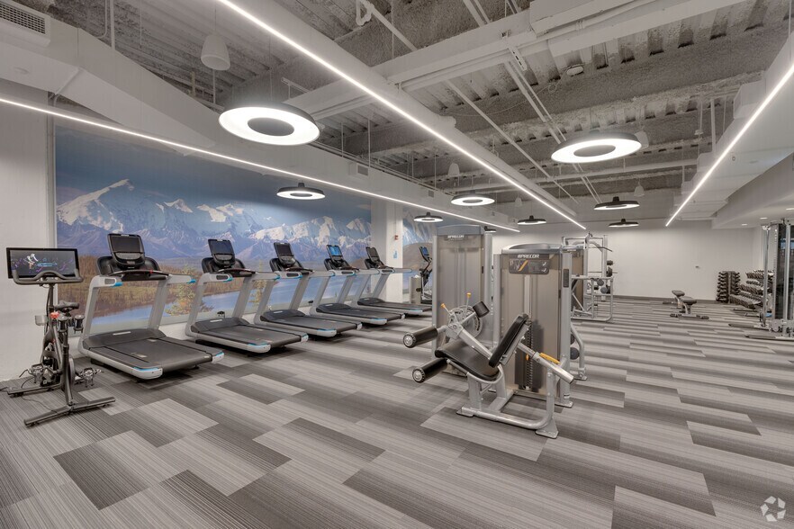 More Photos Of 2021 Spring Rd, Oak Brook Office For Lease