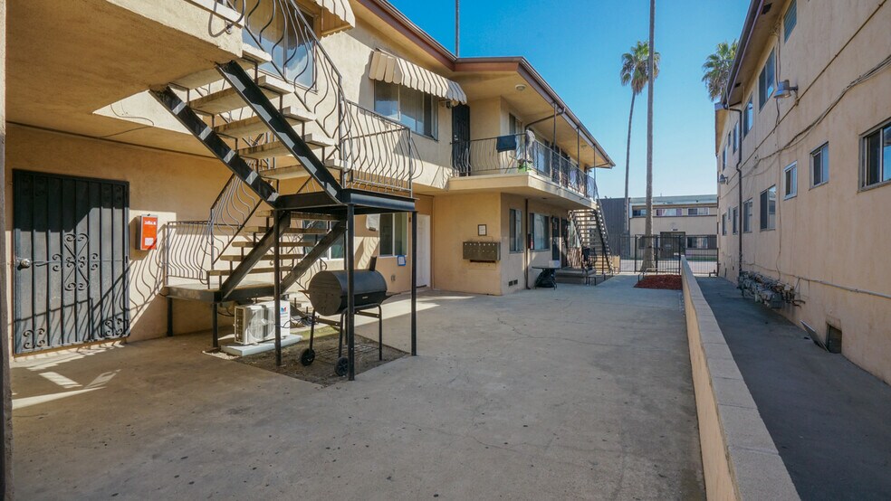 More Photos Of 8419-8425 S Western Ave, Los Angeles Apartments For Sale