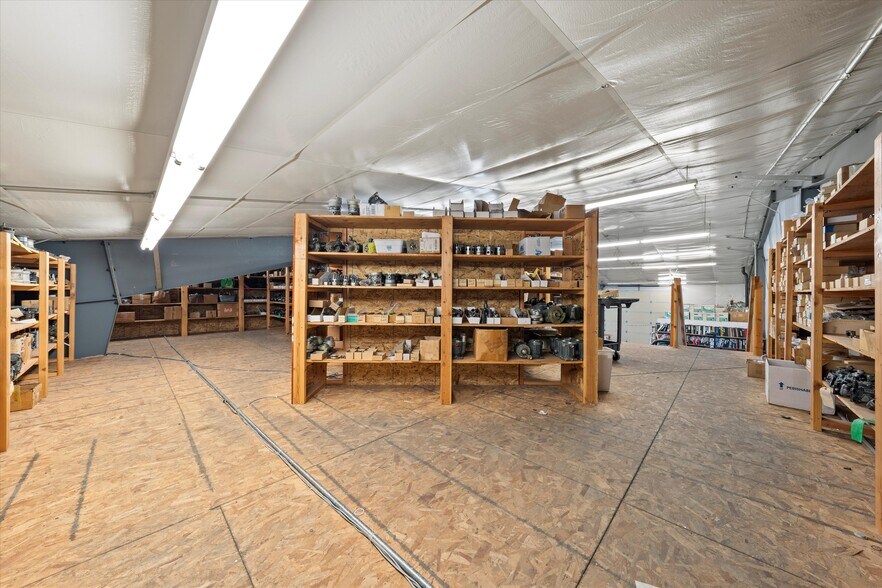 More Photos Of 720 E 3rd Ave, Moses Lake Manufacturing For Sale
