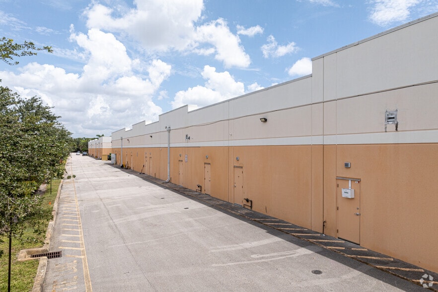 More Photos Of 7910 W McNab Rd, North Lauderdale Freestanding For Lease