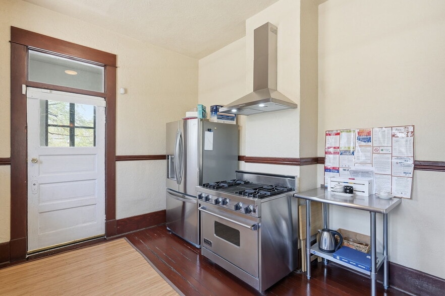 More Photos Of 1004 N 6th Ave, Tucson Office For Sale