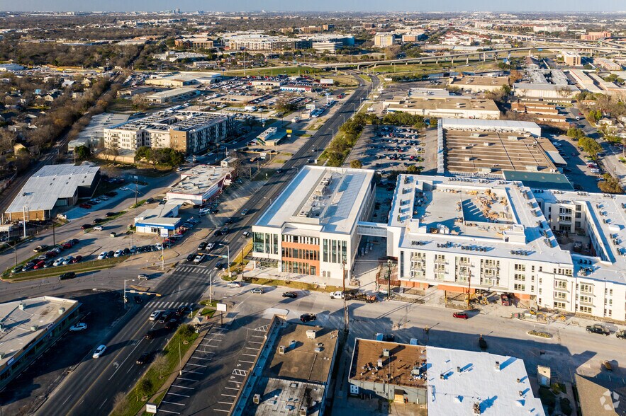 More Photos Of 5325 Airport Blvd, Austin Office For Lease
