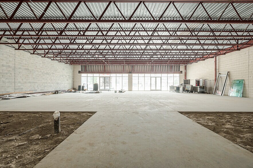 More Photos Of 7755 N Wayside Dr, Houston General Retail For Lease