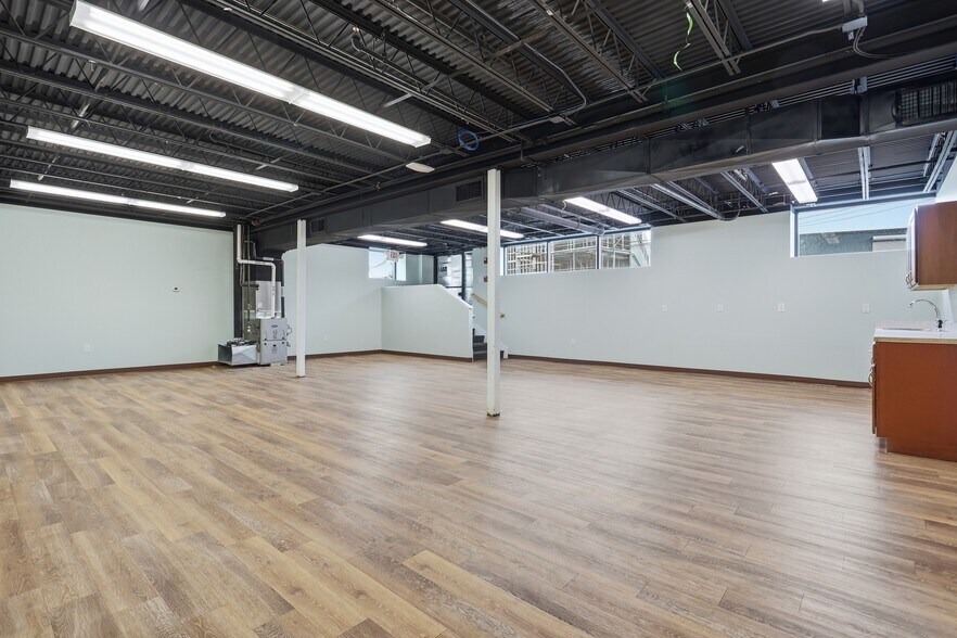 More Photos Of 180 Bear Hill Rd, Waltham Flex For Sale