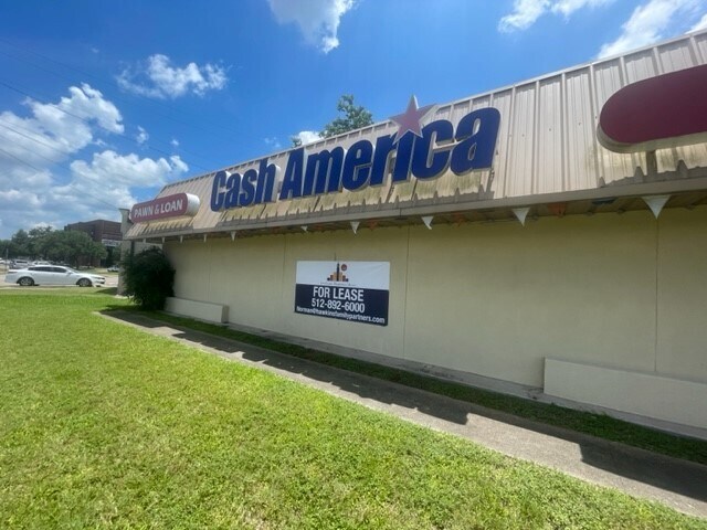 More Photos Of 5508 N Navarro St, Victoria General Retail For Lease