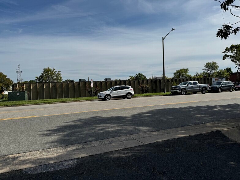 More Photos Of 5731 General Washington Dr, Alexandria Distribution For Sale