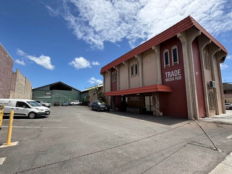 Primary Photo Of 287 Mokauea St, Honolulu Warehouse For Sale