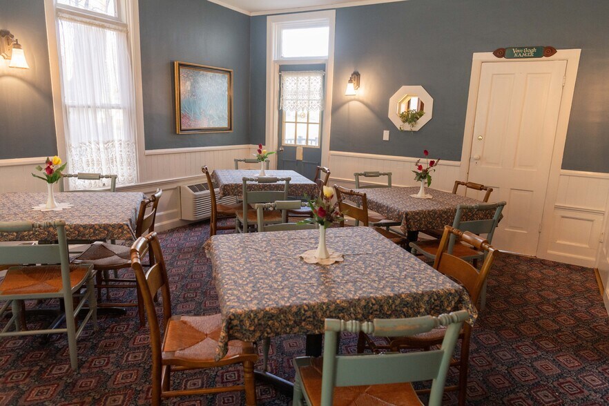 More Photos Of 1111 Washington St, Pella Hospitality For Sale