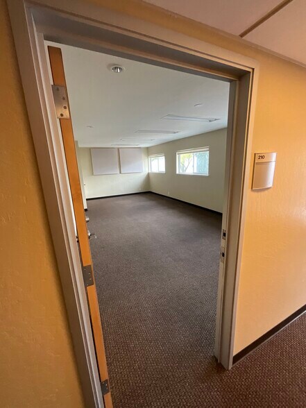 More Photos Of 825 San Antonio Rd, Palo Alto Office For Sale