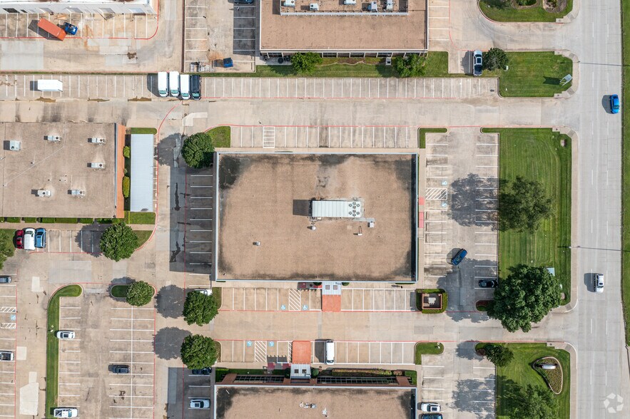 More Photos Of 11496 Luna Rd, Farmers Branch Flex For Lease