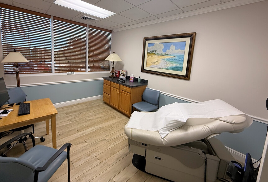 More Photos Of 2141 S Alternate A1A Hwy, Jupiter Medical For Sale