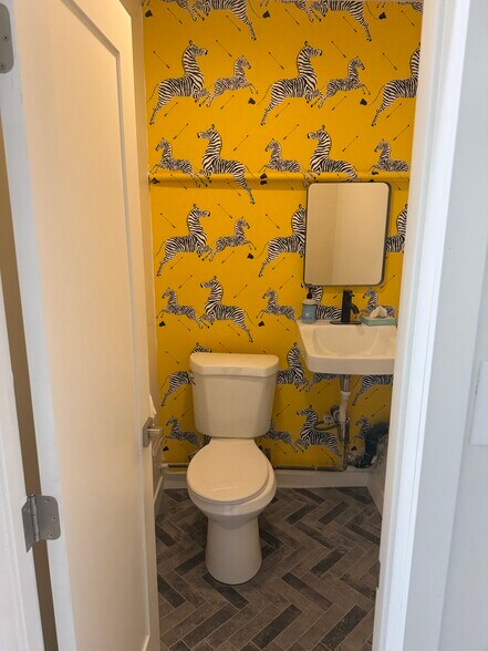 More Photos Of 2521-2523 S Robertson Blvd, Los Angeles Storefront For Lease