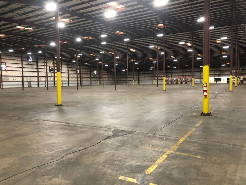 More Photos Of 801 S US Highway 31 S, Bay Minette Manufacturing For Lease