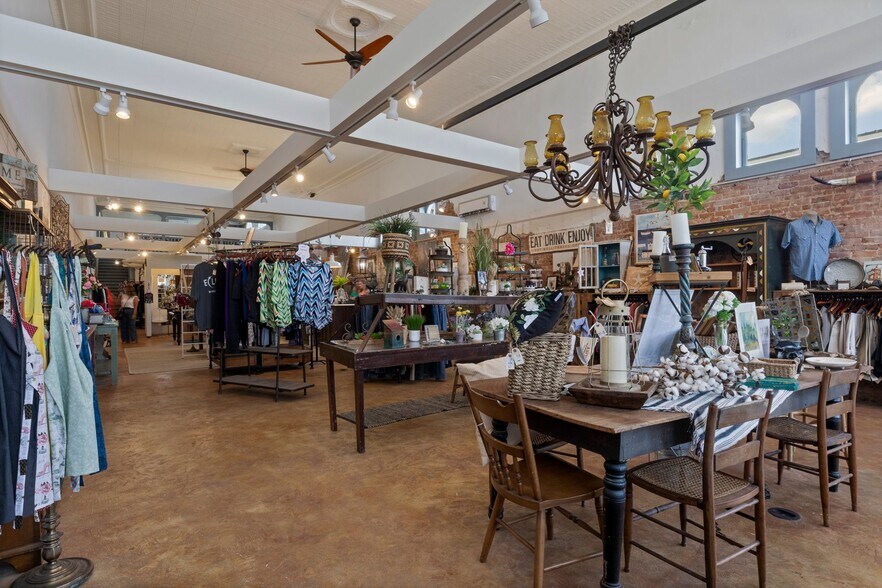 More Photos Of 219 N Main St, Winnsboro Storefront For Sale