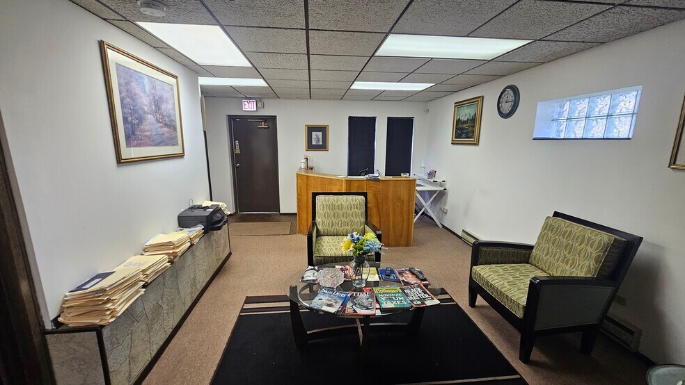 More Photos Of 18707 Burnham Ave, Lansing Office Residential For Sale