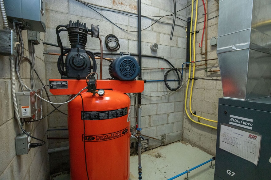 More Photos Of 190 Hempstead Dr, Hamilton Refrigeration Cold Storage For Sale